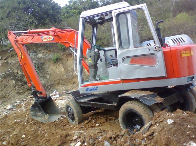 湖南勁力小型輪式挖掘機(jī)
