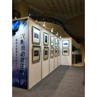 八棱柱背景墻，廣告掛畫(huà)展板